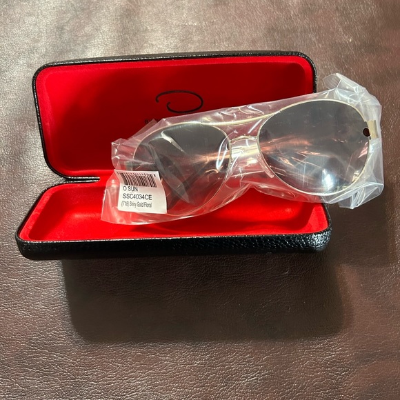 59mm Aviator Sunglasses
OSCAR DE LA RENTA …New!! - Picture 6 of 7